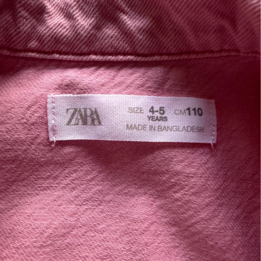 Zara Girls Pink Denim Button Front Dress Short Sleeve Size 4-5 (110) - Picture 2 of 2